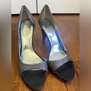 Kenneth Cole Rise and Shine Gray/Silver Heels